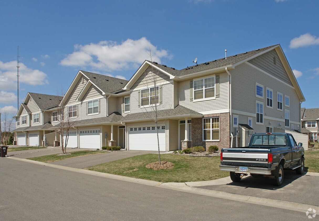 Foto del edificio - Independence Drive Apartments