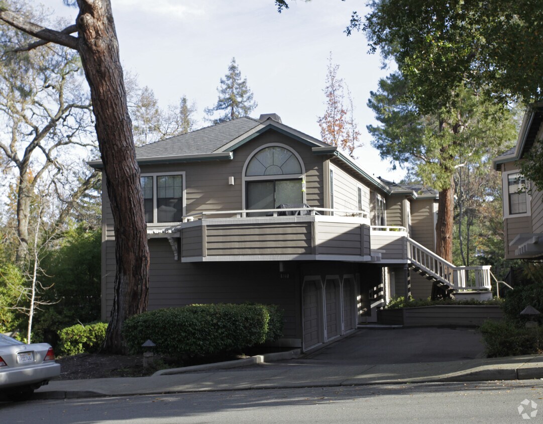 Foto principal - 922 Dewing Ave