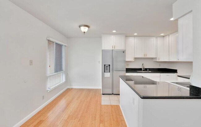 Foto del edificio - 2 bed, 2 bathroom in San Mateo