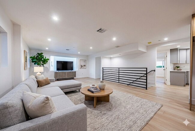 Foto del edificio - 1656 S Hayworth Ave