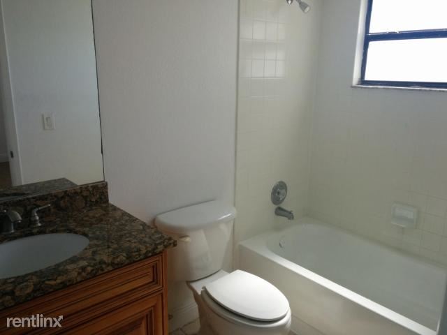 Building Photo - 1524 Lake Crystal Dr