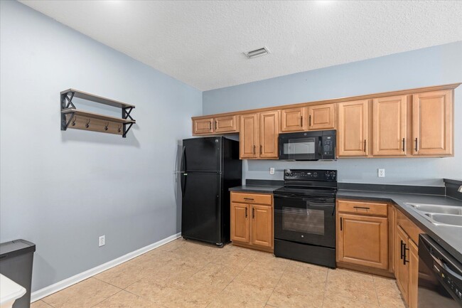 Building Photo - "Charming 3 Bed, 2.5 Bath Townhouse in Jac...