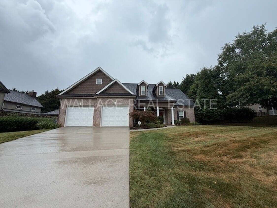 Foto principal - MAIN LEVEL LIVING IN THE HEART OF FARRAGUT...