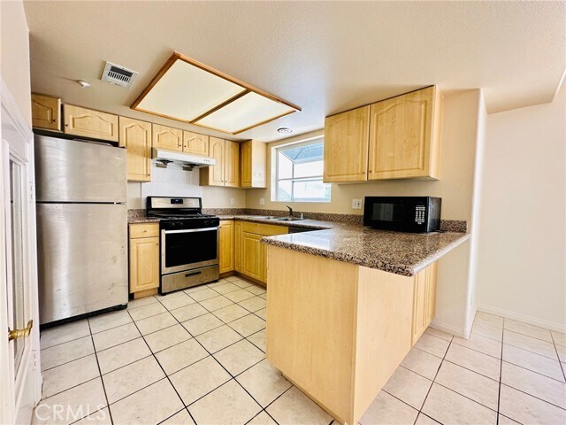 Building Photo - 1901 W Commonwealth Ave