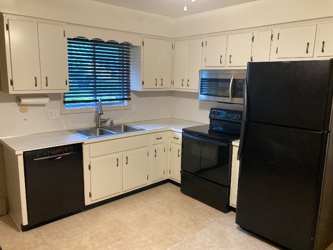 Photo - 4612-4612 Tolland Ave Apartment