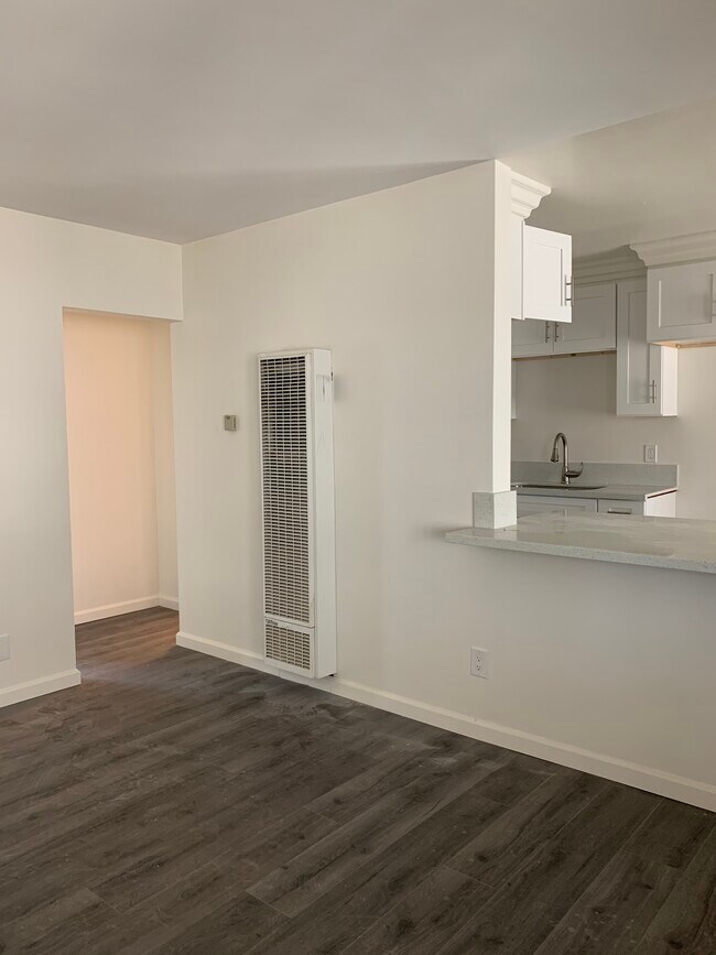 Building Photo - 1451 Manhattan Beach Blvd