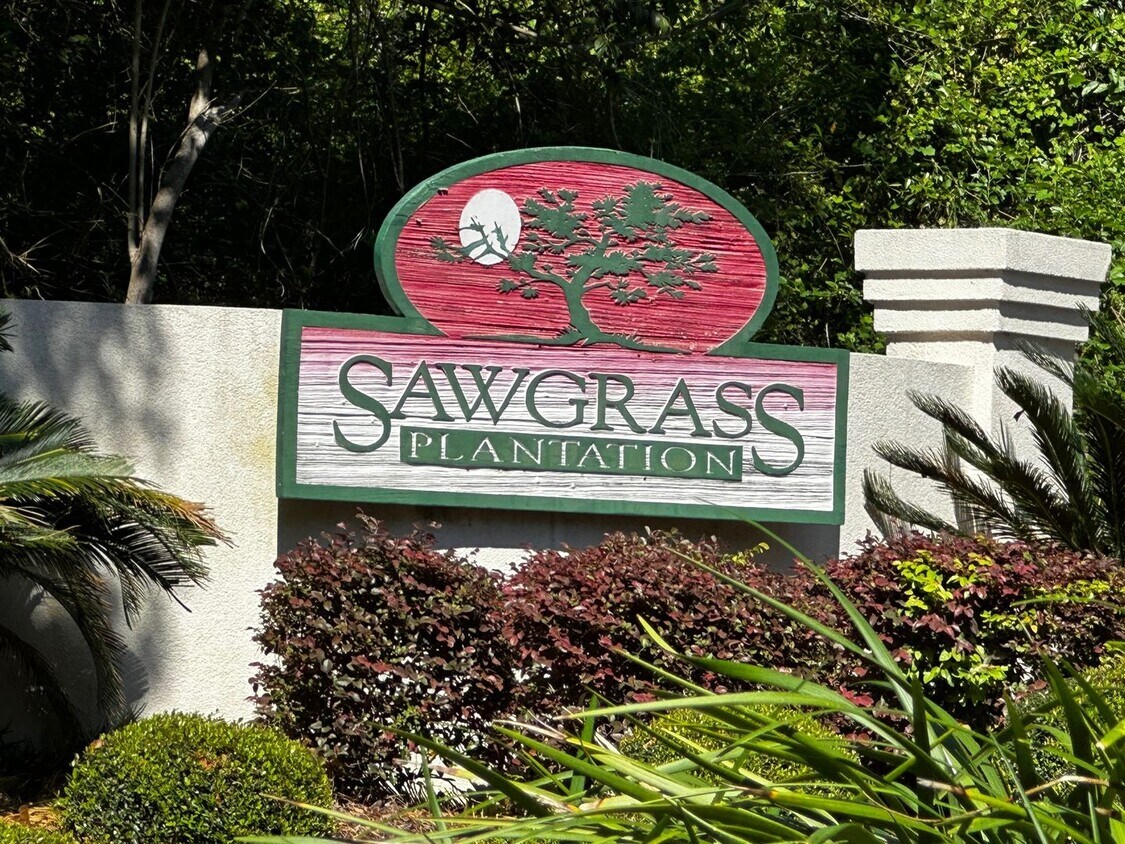 Foto principal - 2405 Silver Palm Lane- Available April 2024