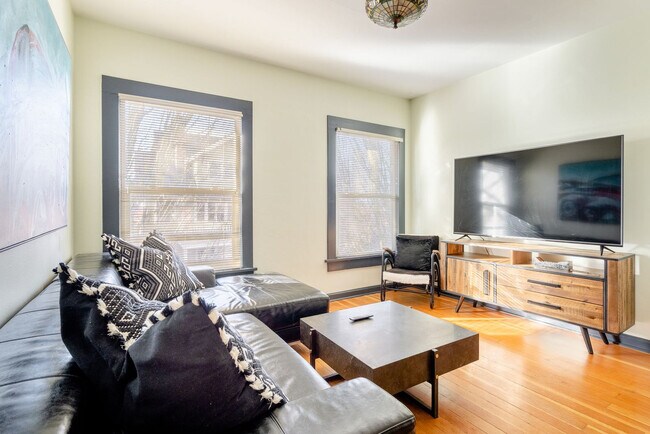 Foto del edificio - 2537 SE Hawthorne Blvd