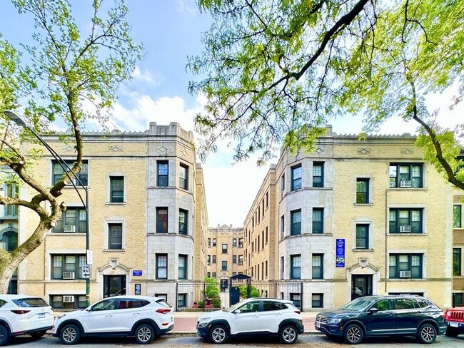 Building Photo - 533 W Belden Ave