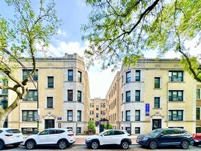Building Photo - 533 W Belden Ave