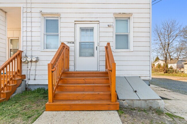 Building Photo - 1945 Cooper St