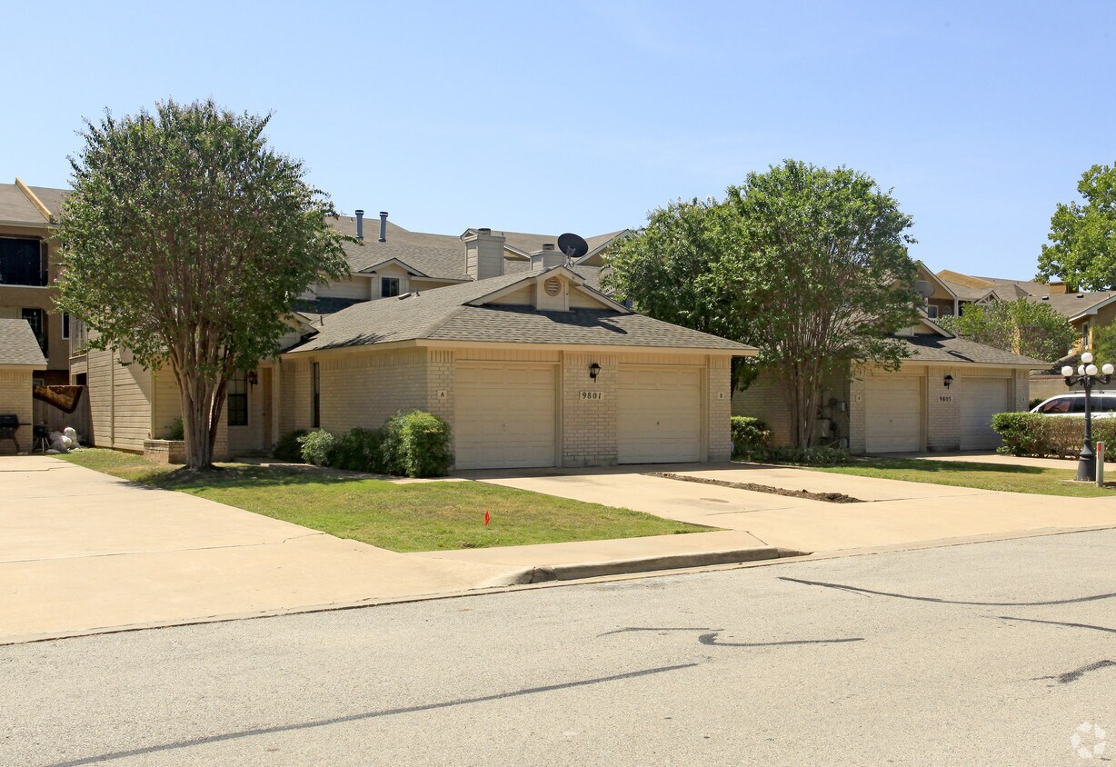 Copper Creek Duplexes Apartments Austin, TX