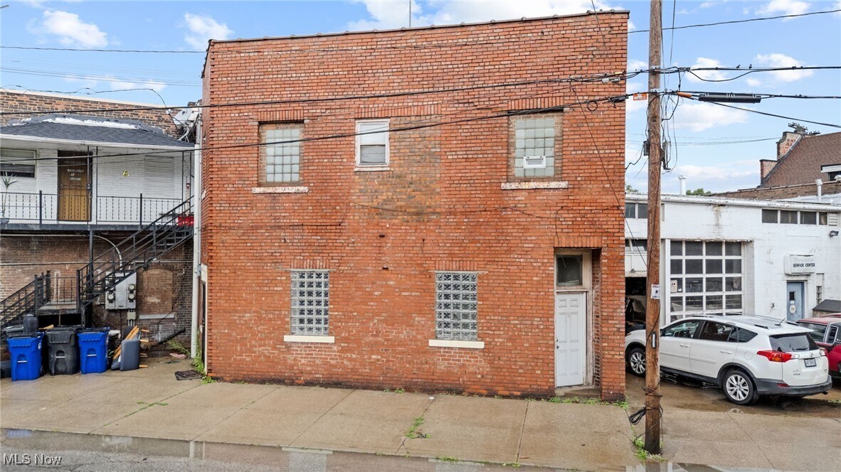 15300 Waterloo Rd Cleveland, OH 44110 – photo 3