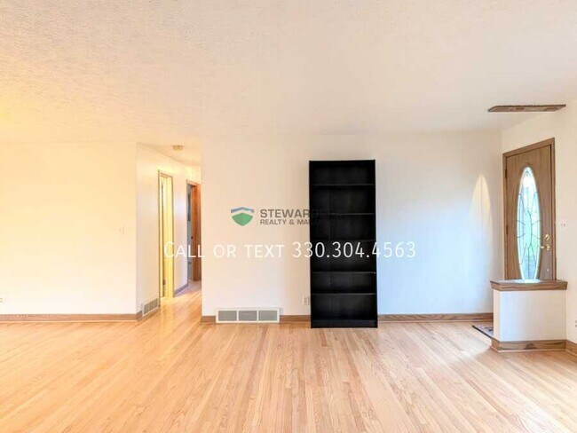 Building Photo - 2636 Orchard Park St. NW-