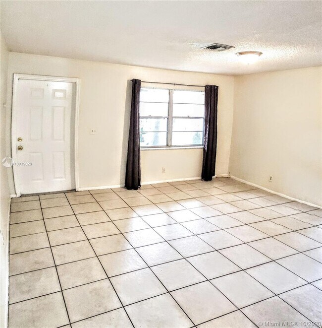 Foto del edificio - 5939 NW 19th St