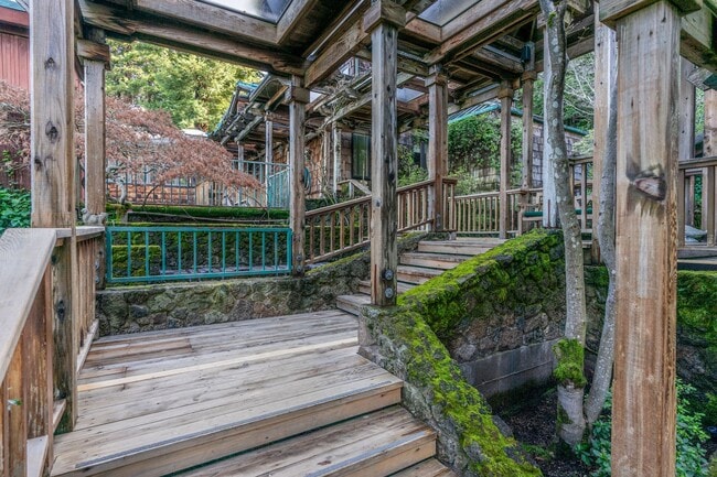 Building Photo - TWO WEEKS FREE! Stunning Architectural Masterpiece! 5BR+Yoga Studio/4.5BA! Ross! Views! Pool! Pet...