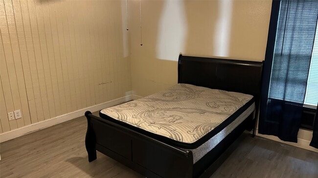 Foto del edificio - 9550 Deering Dr