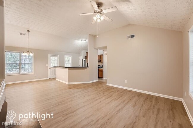 Foto del edificio - 3 br, 2 bath House - 216 Douthit Bridge Rd...