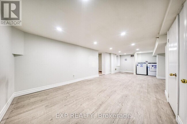 Building Photo - 1678 Kingston Rd