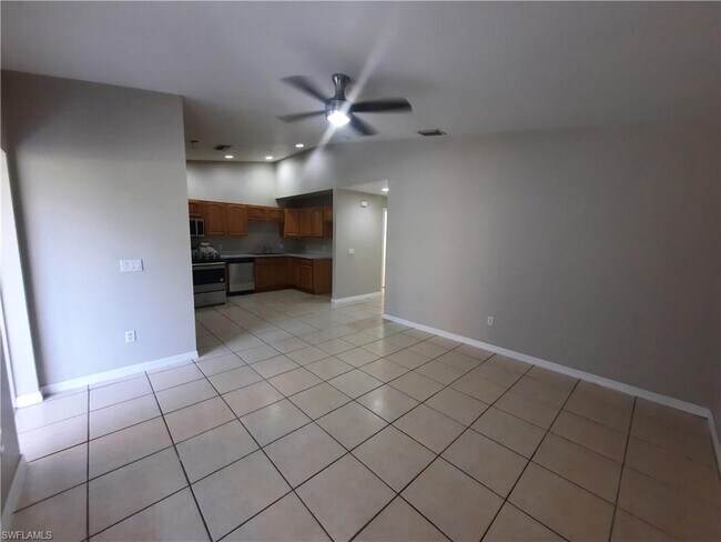 Building Photo - 2427 Lola Ave S