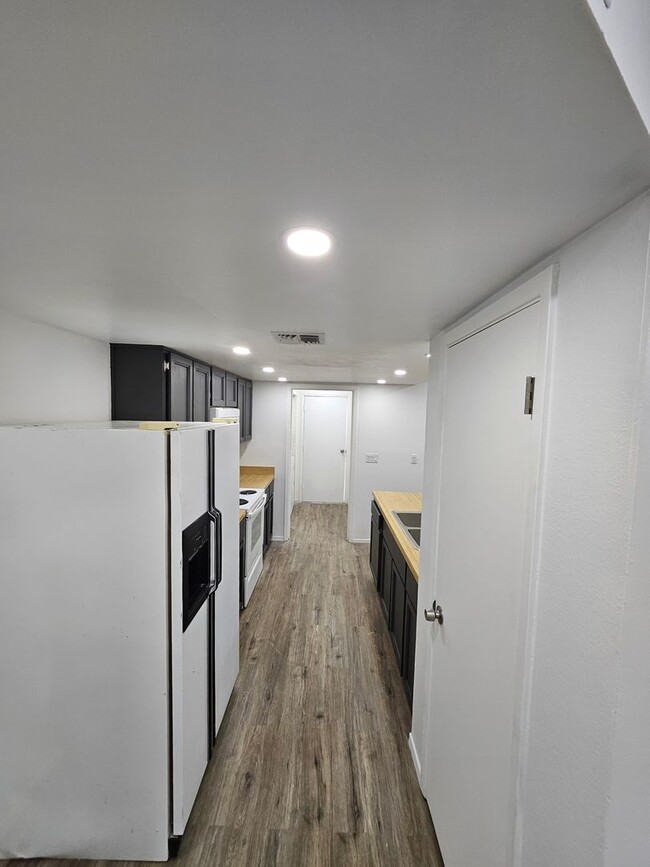 Foto del edificio - 1080 Hillside Dr