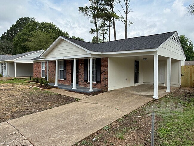 Foto del edificio - Spacious 3-Bedroom, 1-Bath Home for Rent!