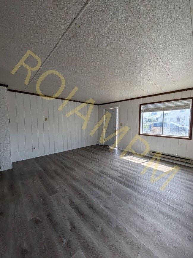Building Photo - 112 8th Ave S