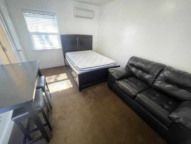 Foto del edificio - 1105 S State St