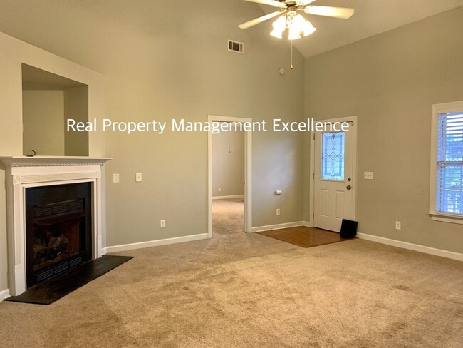 Foto del edificio - Spacious Corner Lot Ranch in Princeton, Fe...