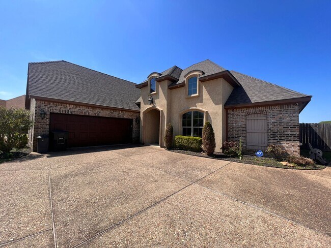 Foto del edificio - 4 BEDROOM, 3 BATHROOM IN TIBURON