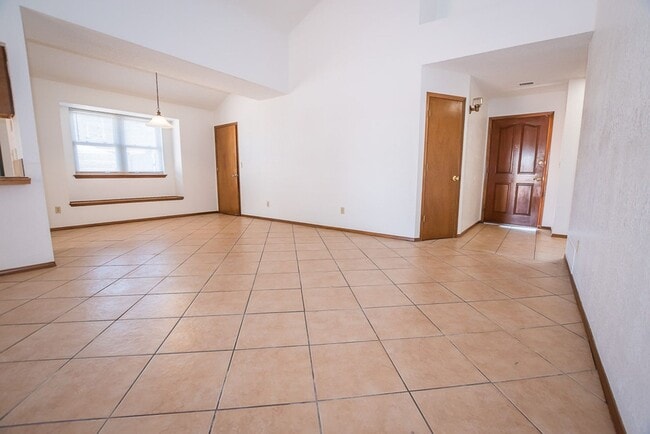 Building Photo - Contemporary home with 3 bedrooms, 2 bath, 2 car garage, A/C, Fenced Yard