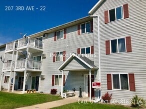 Building Photo - 207 3rd Ave