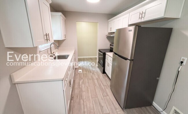 Foto del edificio - 1700 Ashmore Ave