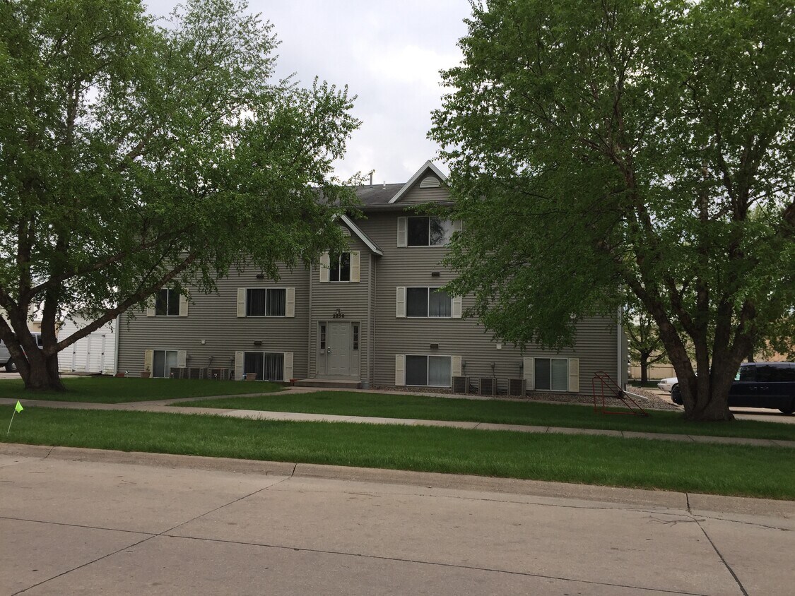 2250 9th St, Coralville, IA 52241 Apartments Coralville, IA