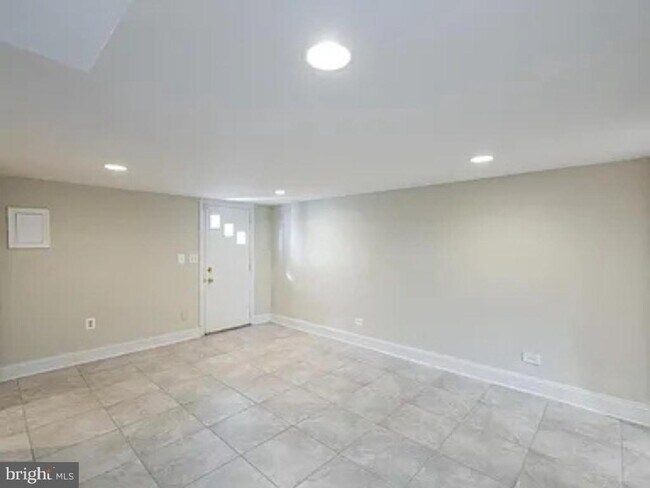 Foto del edificio - 465 Luray Pl NW