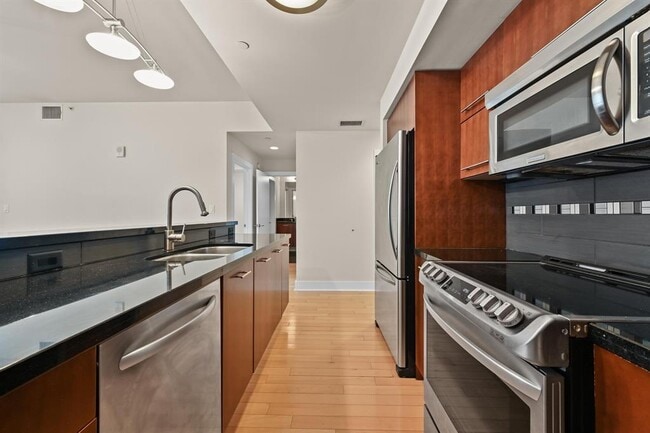 Building Photo - 603 Davis St