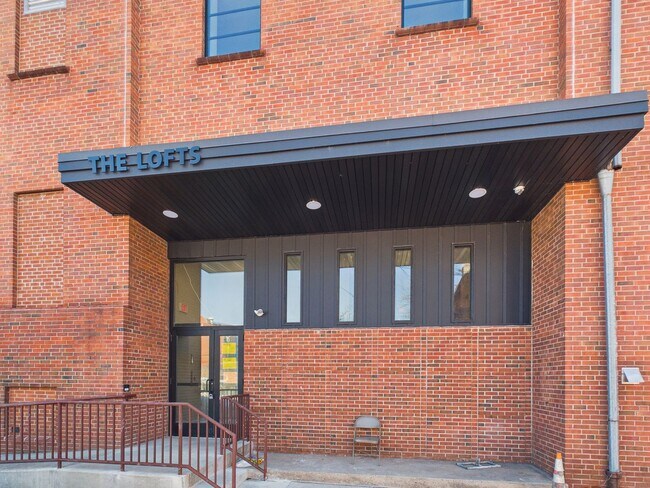 Building Photo - The Lofts at Midtown