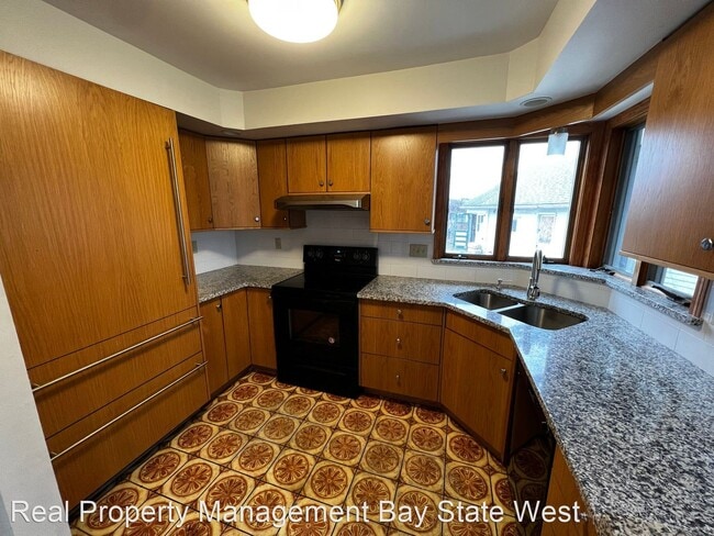Building Photo - 4 br, 1 bath House - 11 New Lombard Rd