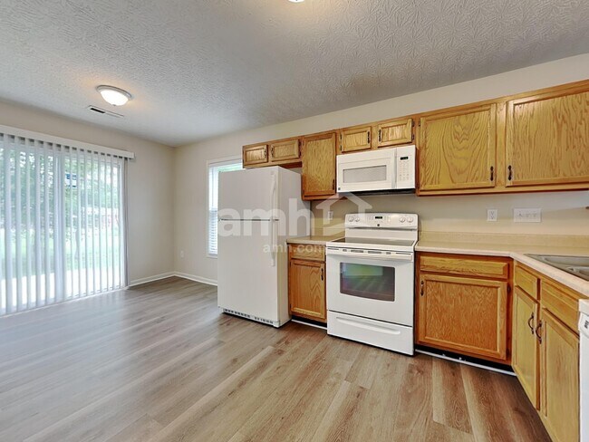 Building Photo - 2027 River Birch Dr