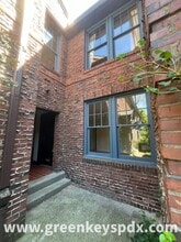 Building Photo - 2182 NW Hoyt St
