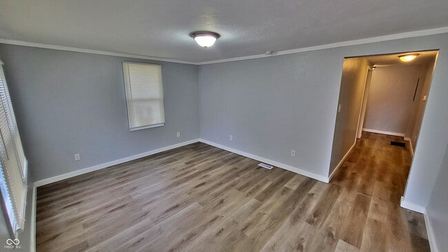 Foto del edificio - 332 W 6th St