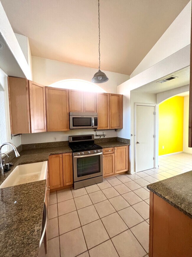 Building Photo - 7419 Desert Eagle Rd NE
