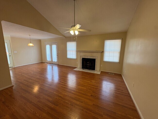 Building Photo - Spacious 3-Bedroom Home in a Prime Fountain Inn Location