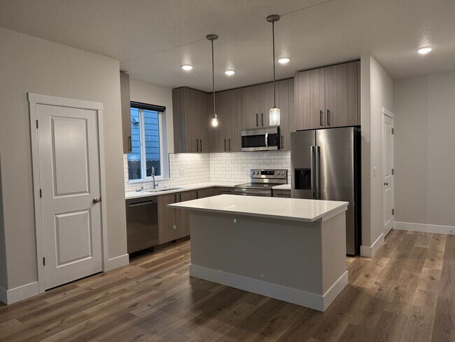 Foto del edificio - Beautiful Three Bedroom New Construction Home For Rent