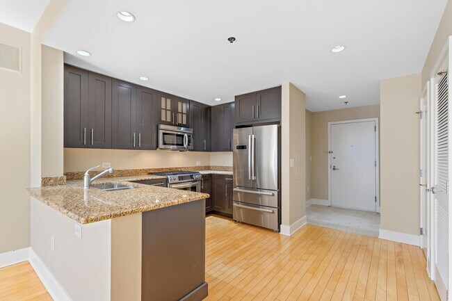 Building Photo - 1125 Maxwell Ln