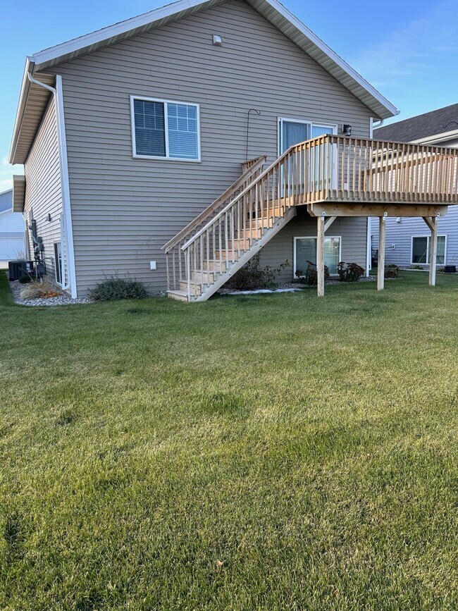 Building Photo - 236 Divide Dr