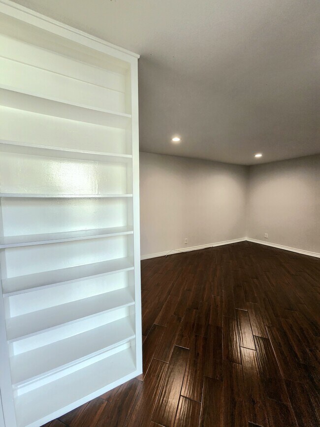 16841 Hoskins Ln Unit B, Huntington Beach, CA 92649 Apartments in