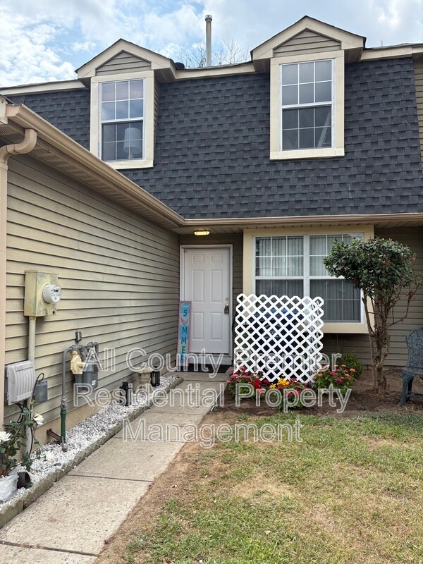 Building Photo - 38 River Bank Dr