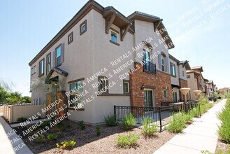 Building Photo - 2734 S Decatur Dr