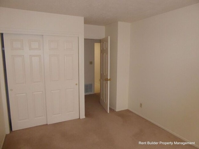 Building Photo - 537 Terrace Dr NE